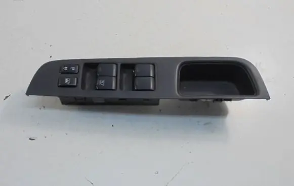 Nissan Tiida C11 Electric window control switch 80961EL10A