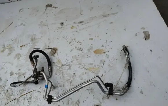 Hyundai ix35 Air conditioning (A/C) pipe/hose 