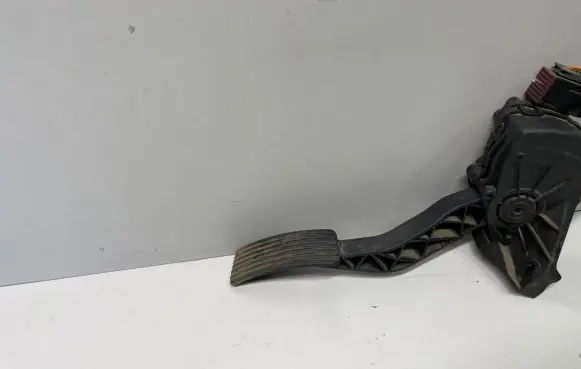 Mitsubishi Colt Accelerator throttle pedal A4543000304 6PV00886600