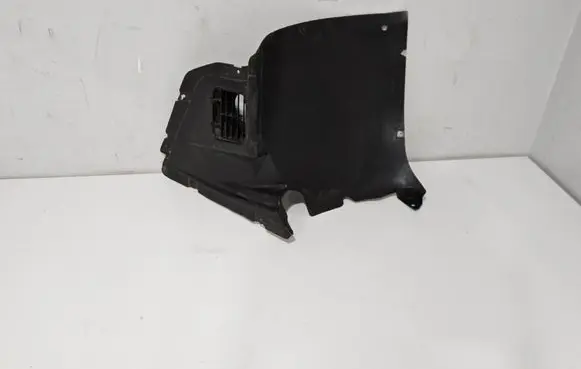 Front wheel arch liner splash guards
