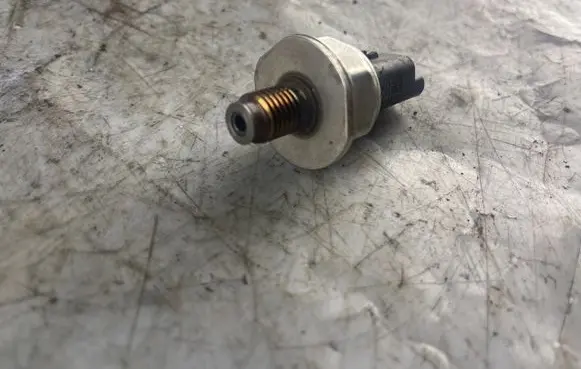 Fuel pressure sensor