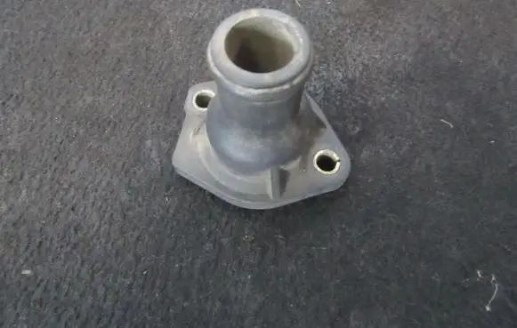 Volkswagen Golf III Engine coolant pipe/hose 026121145e