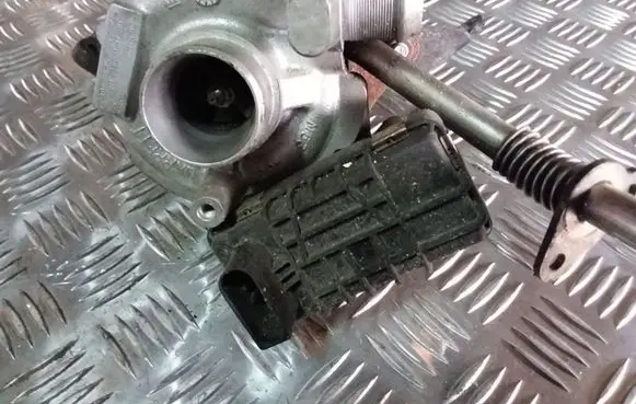 Jaguar S-Type Turbo 6R8Q6K682BA