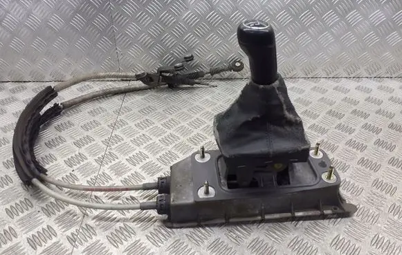 Volkswagen Polo IV 9N3 Gear selector/shifter in gearbox 6Q0711061