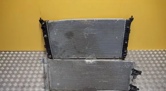 Chevrolet Silverado Coolant radiator 84152438 84930115 23409058