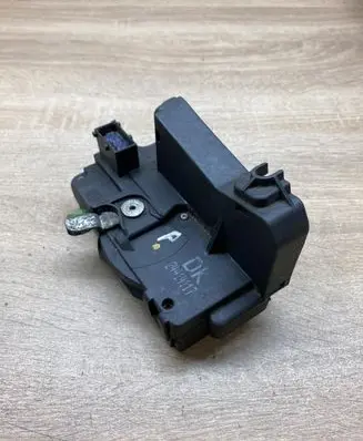 Opel Zafira A Front door lock 24414117