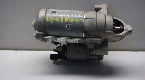 Opel Vivaro Starter motor 