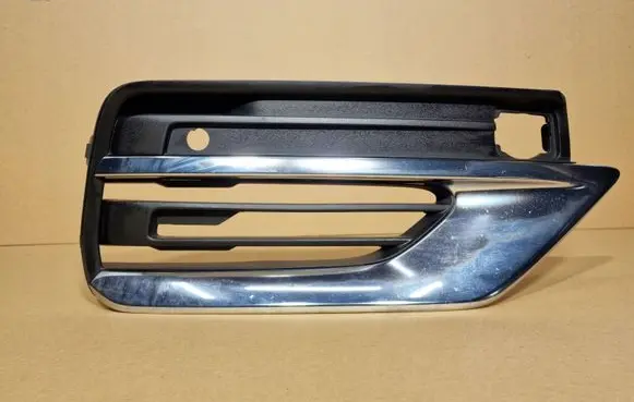 Volvo XC90 Front fog light trim/grill 
