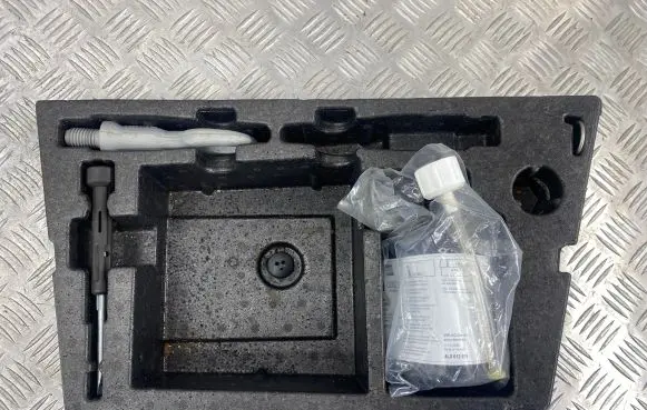 Volkswagen Touareg II Tool box 7P6012112D