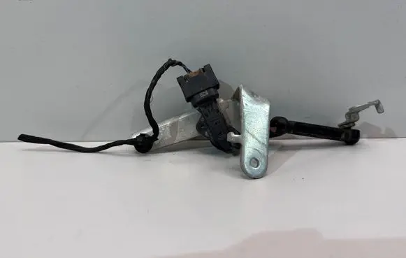 BMW X6M G06 F96 Headlight/headlamp level sensor 6895467
