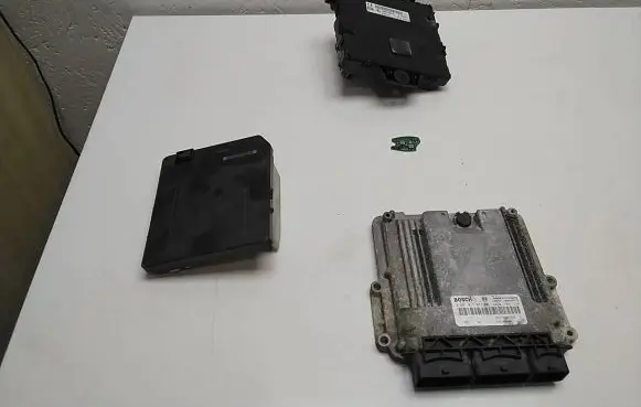 Engine ECU kit and lock set