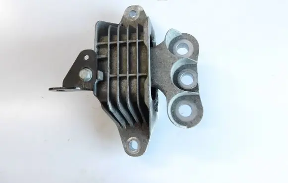 Opel Insignia B Gearbox mounting bracket 84065723