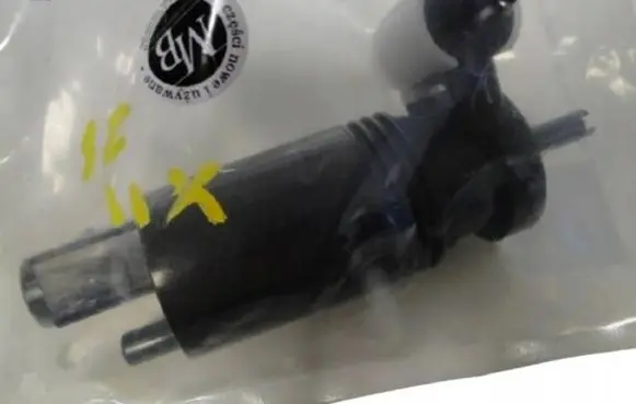 Mercedes-Benz ML AMG W166 Windscreen/windshield washer pump A1648690421