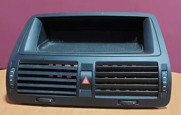 Skoda Octavia Mk2 (1Z) Dash center air vent grill 1Z0820951C