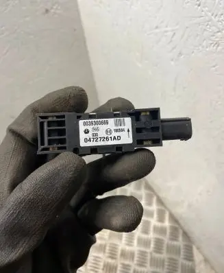 Chrysler Voyager Airbag deployment crash/impact sensor 04727261AD 0039300669 180594