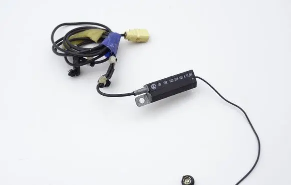 Volkswagen Fox Aerial antenna amplifier 5Z0035223A