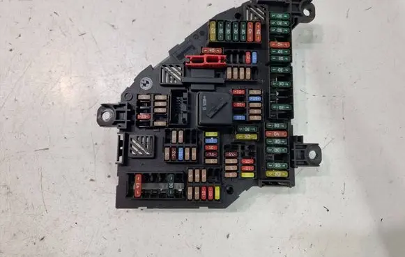 BMW 7 F01 F02 F03 F04 Fuse module 9151322 017033452 00094194