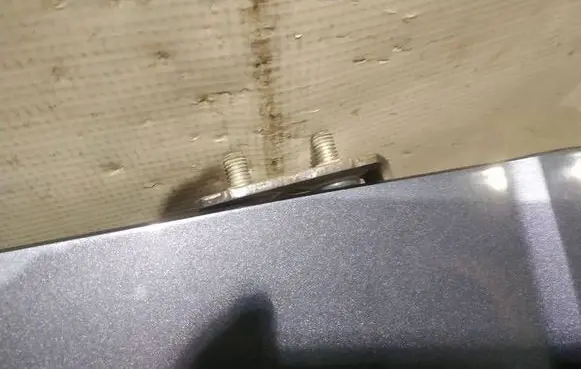 Subaru Legacy Tailgate/trunk/boot hinge 