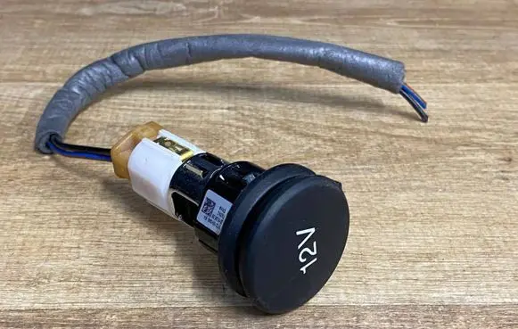 Land Rover Range Rover Velar 12 V Socket (front) FK72-15K040-BA FK7215K040BA FK72-15K040