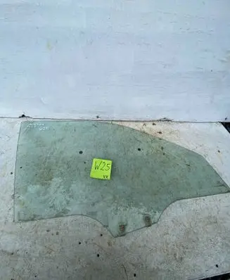 Mazda 323 F Front door window glass four-door 43R008577
