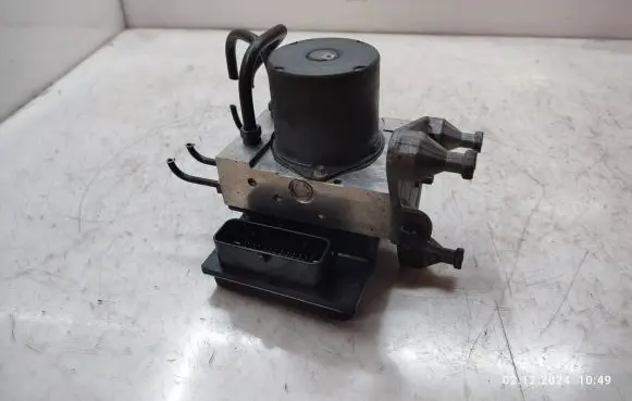 Mercedes-Benz E C207 W207 ABS Pump A2124313512
