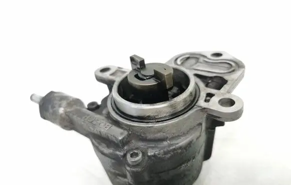 Suzuki Grand Vitara II Vacuum pump
