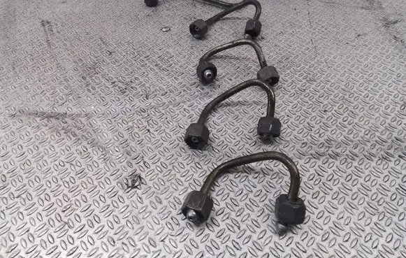Fuel injector supply line/pipe