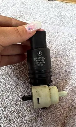 Mercedes-Benz E W212 Windscreen/windshield washer pump A2048660221