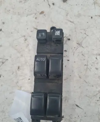 Nissan Primera Electric window control switch 25401AV640