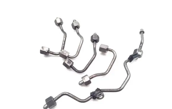 Fuel injector supply line/pipe