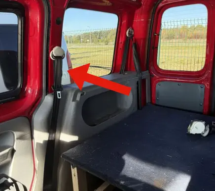 Middle seatbelt (rear)