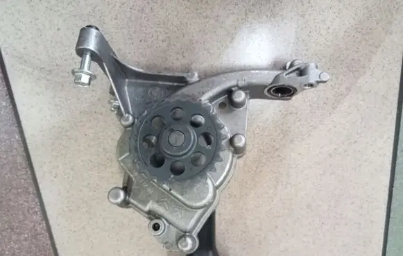 Peugeot 208 I Oil pump 9808231280