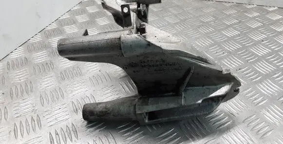 Volkswagen Touareg I Engine mounting bracket 070199308A