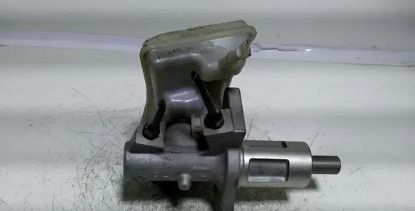 Skoda Superb B5 (3U) Master brake cylinder 8E0611301G