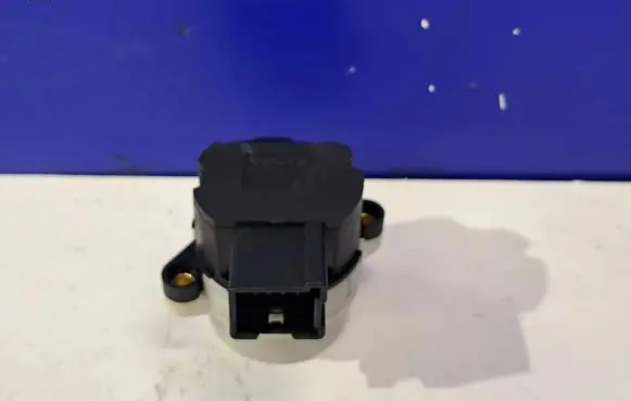 Volvo V70 Ignition lock 8645228