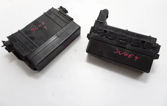 Nissan Juke I F15 Relay mounting block przeka