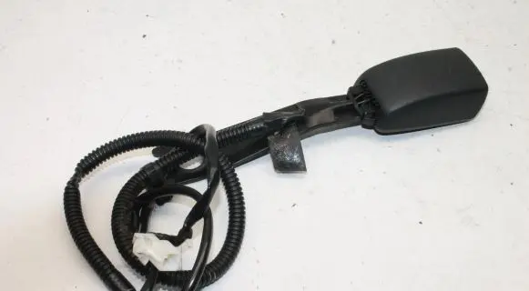 Toyota Corolla Verso E121 Front seatbelt buckle