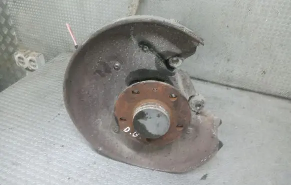 Rear wheel hub spindle/knuckle