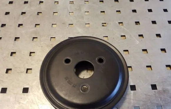 Opel Astra J Water pump pulley 90531737