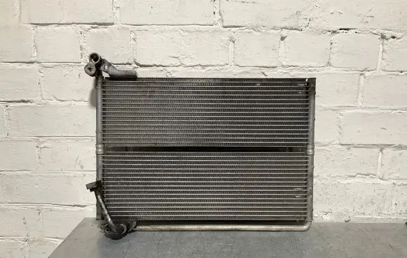 BMW 5 E60 E61 Engine oil radiator 7534913