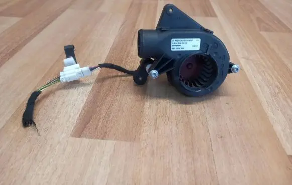 Mercedes-Benz C W204 Engine control unit/module fan A2049060015 9972506025