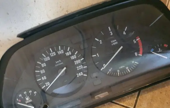 BMW 5 E34 Speedometer (instrument cluster) 9220300971 6160531013 62118359362