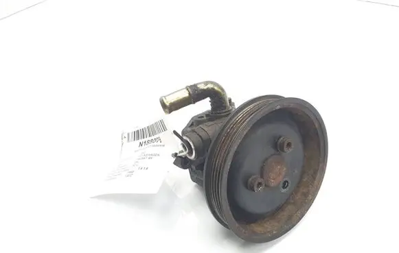 Volkswagen PASSAT B5 Power steering pump 8D0145