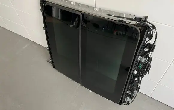 BMW X2 F39 Sunroof glass 20170927348368 10036120F