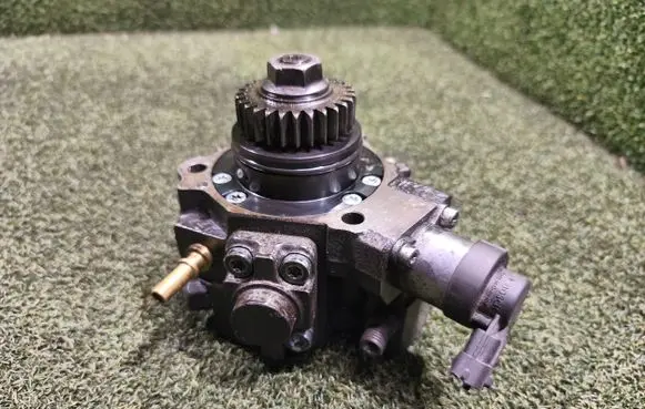 Renault Trafic III (X82) Fuel injection high pressure pump 0445010404 167008960R HMLGT8980R