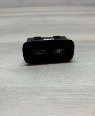 Volvo S90, V90 Tailgate/trunk/boot open switch 31674801