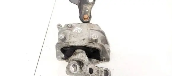 Volkswagen Golf VI Engine mount bracket