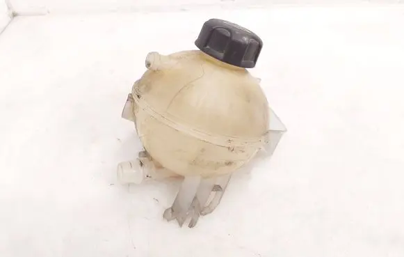 Peugeot 3008 II Coolant expansion tank/reservoir