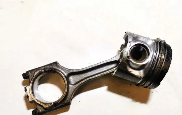 Volvo XC60 Piston with connecting rod