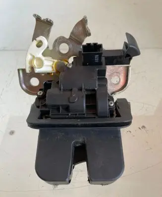Loading door lock